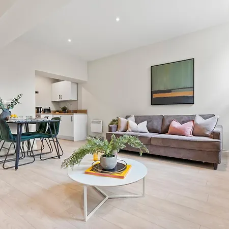Spacious In Leeds Fst Wifi * Leeds (West Yorkshire)